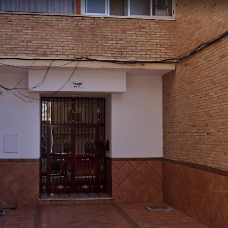Apartamento 3 Dormitorios Frente A Hospital De Traumatologia Granada Luaran gambar