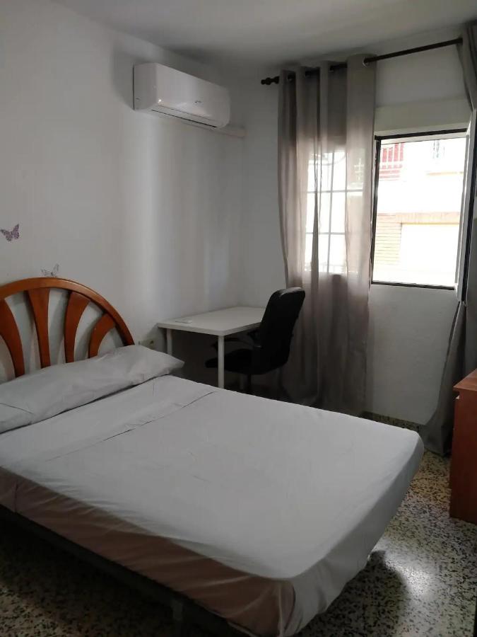 Apartamento 3 Dormitorios Frente A Hospital De Traumatologia Granada Luaran gambar