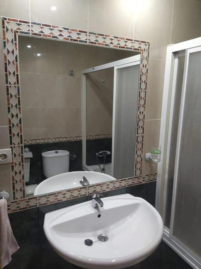 Apartamento 3 Dormitorios Frente A Hospital De Traumatologia Granada Luaran gambar