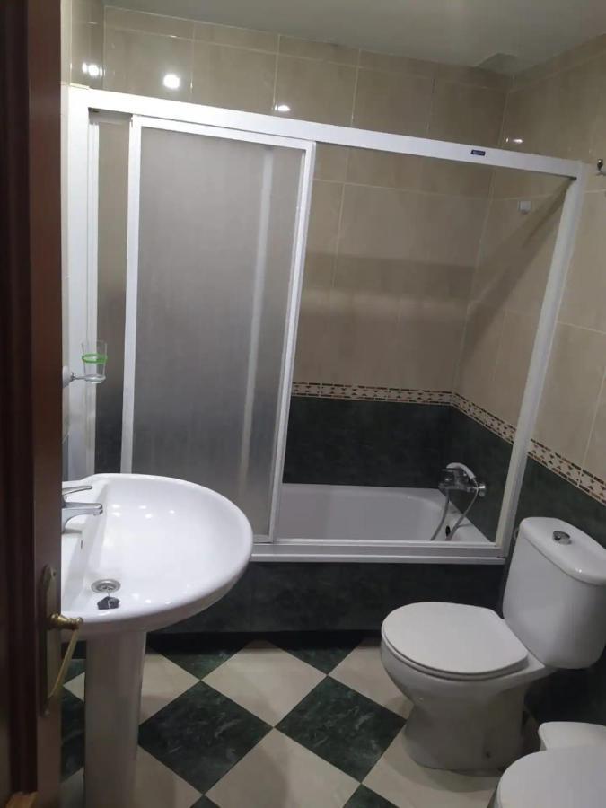 Apartamento 3 Dormitorios Frente A Hospital De Traumatologia Granada Luaran gambar