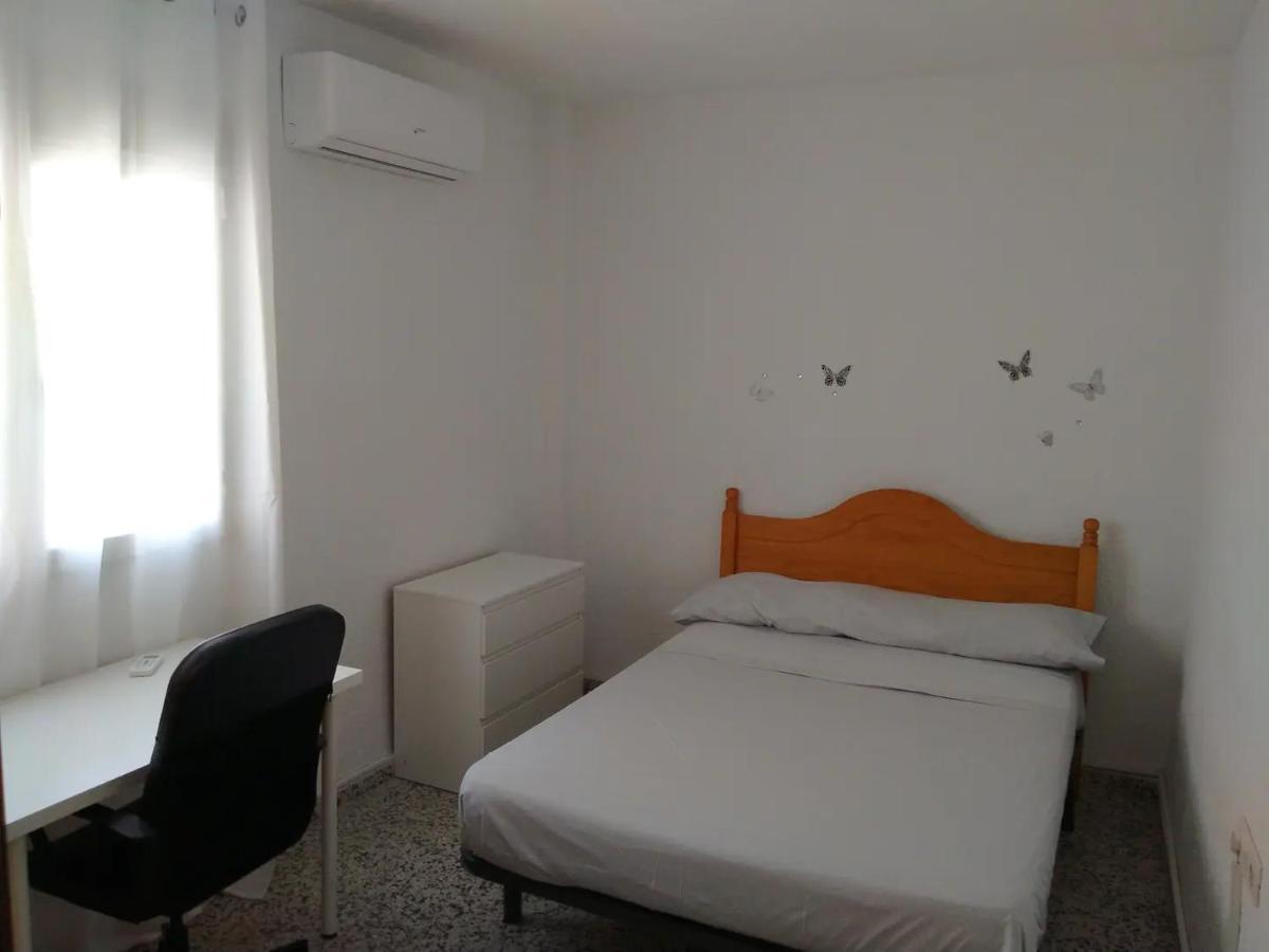 Apartamento 3 Dormitorios Frente A Hospital De Traumatologia Granada Luaran gambar