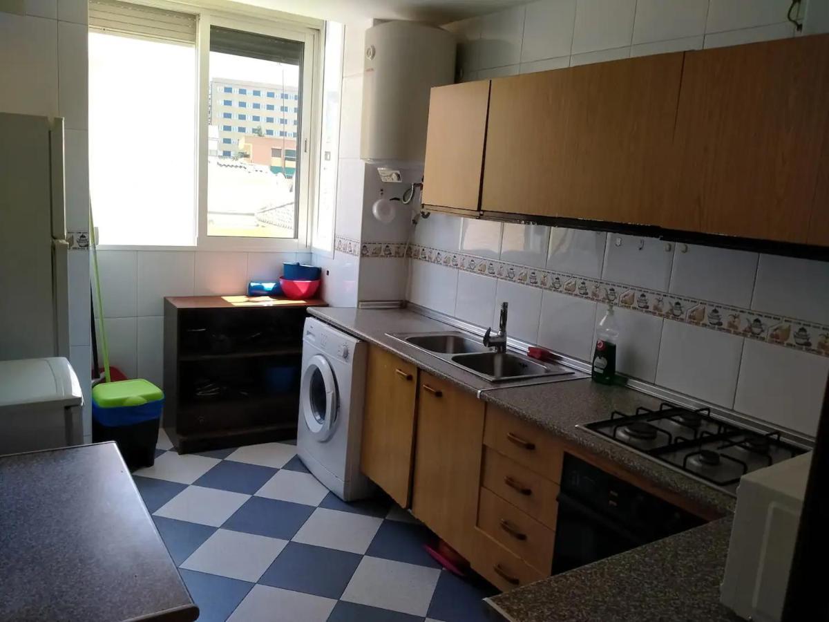 Apartamento 3 Dormitorios Frente A Hospital De Traumatologia Granada Luaran gambar